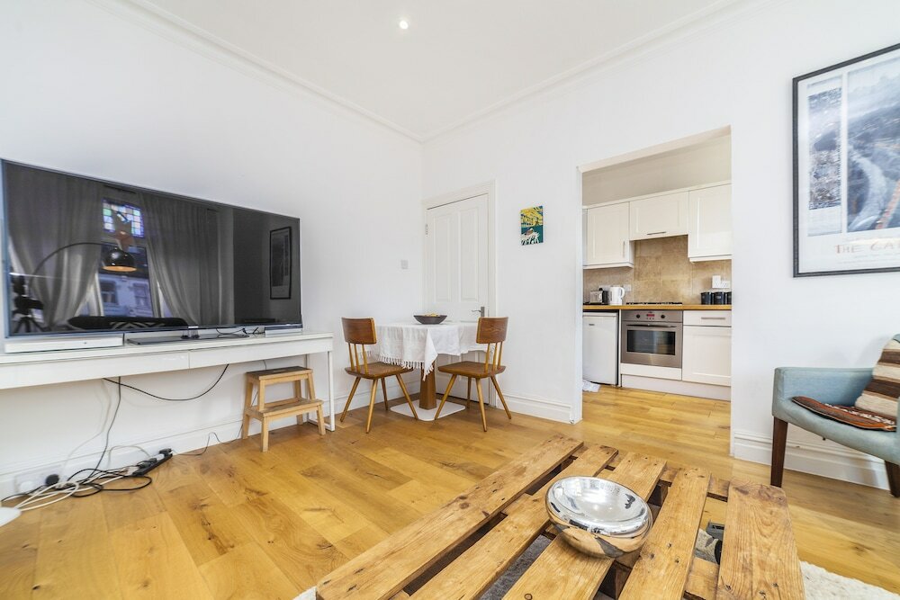 Фото Wilde Victorian Room & private Bathroom