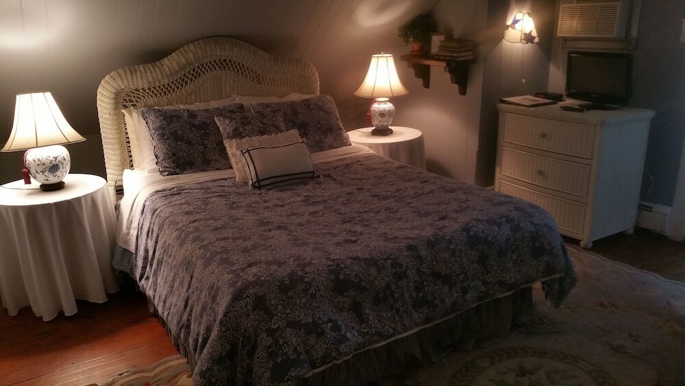 Фото Pineapple Hill Inn Bed & Breakfast