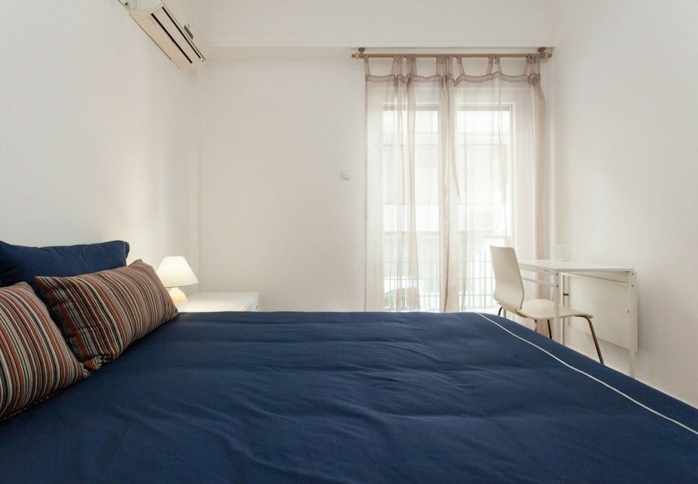 Фото Lovely 2 Bedroom apt in Metaxourgio Center