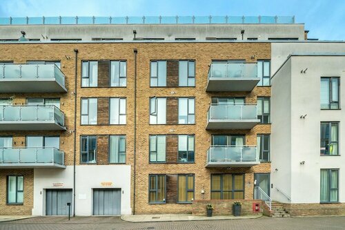 Гостиница Altido Gorgeous 2-Bed Flat W Desk In Wandsworth в Лондоне