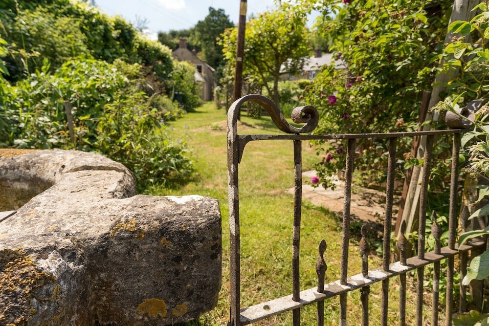 Фото Stunning 2-bed Cottage in Fordwells