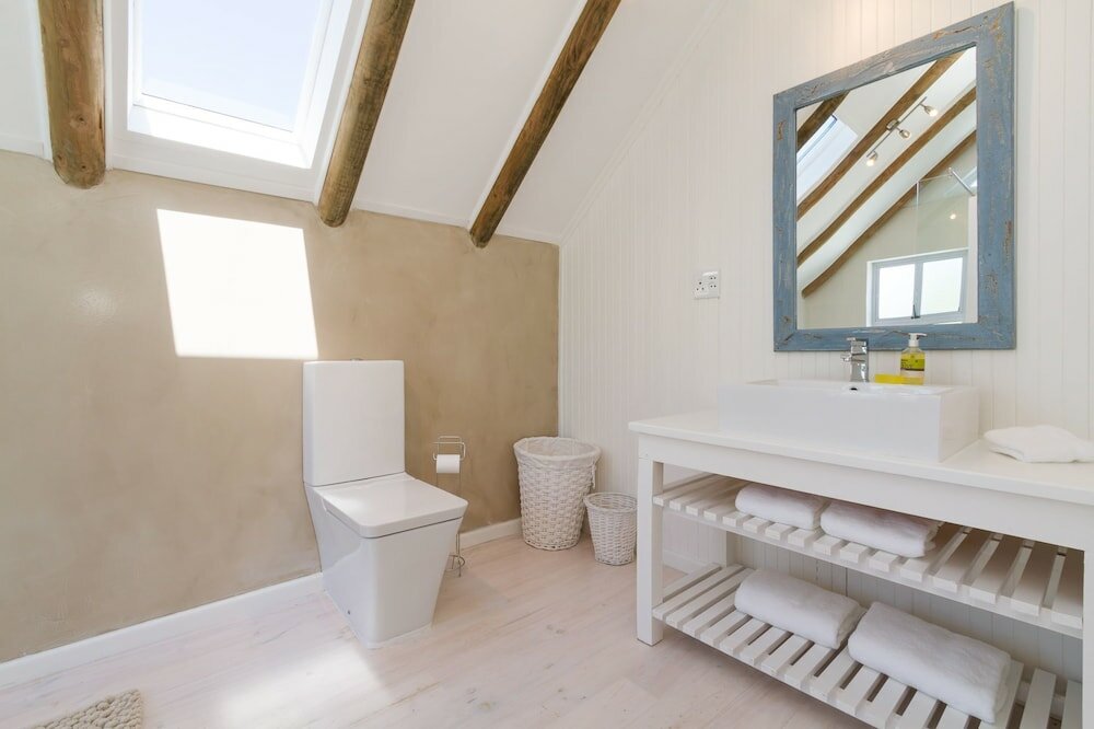 Фото Fin Whale Beach House