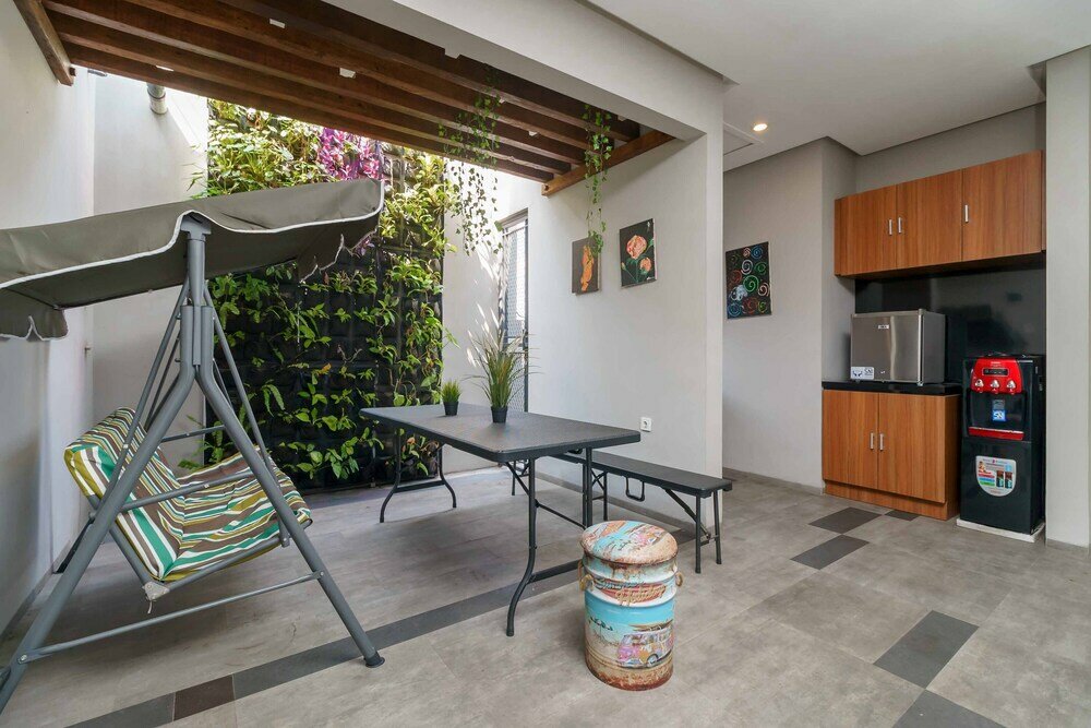 Фото RedDoorz Plus near Radio Dalam 3