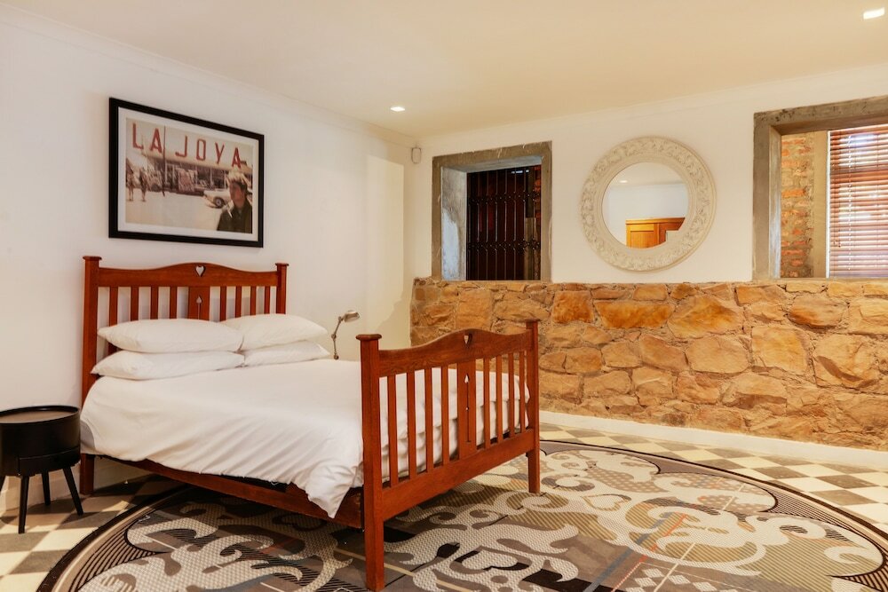 Фото Victorian Manor Apartment