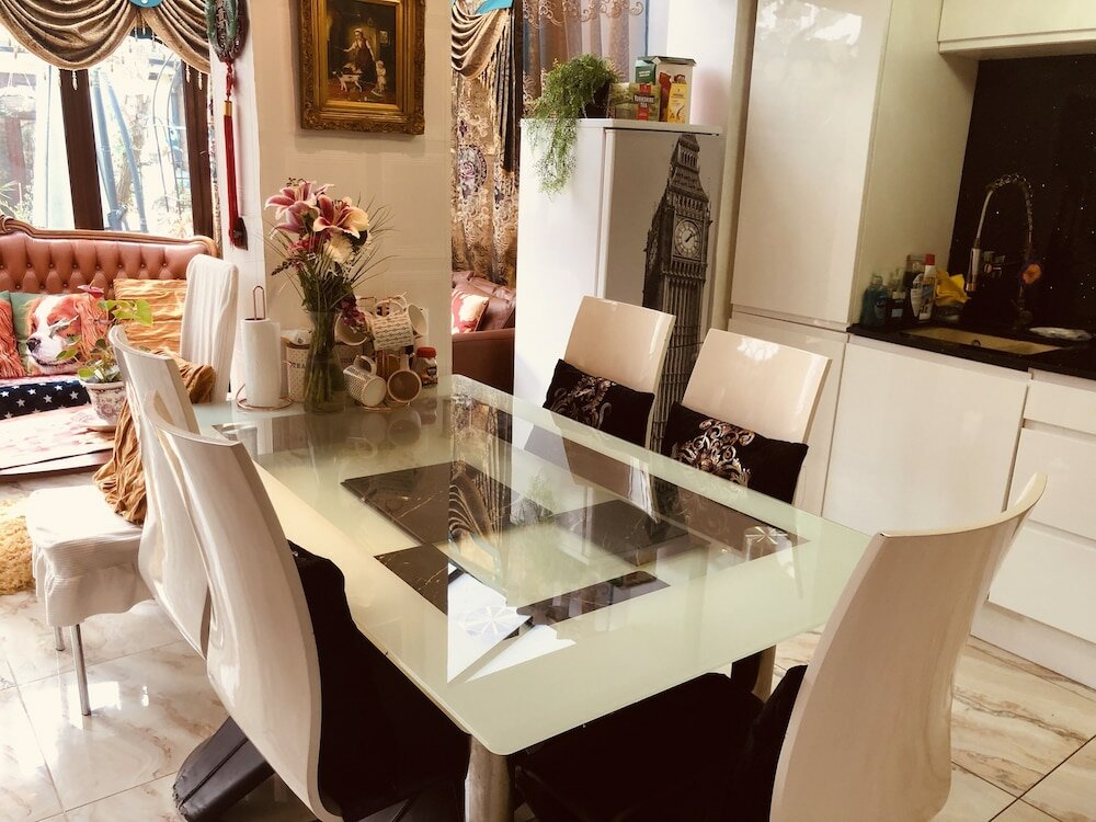 Фото Centrally Located 4 Bedroom House