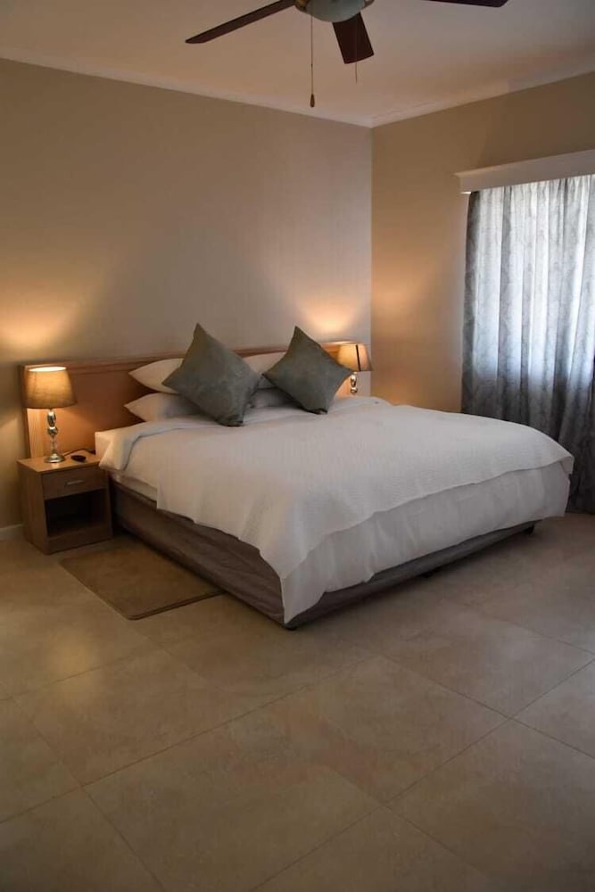 Фото 34onLincoln Guesthouse