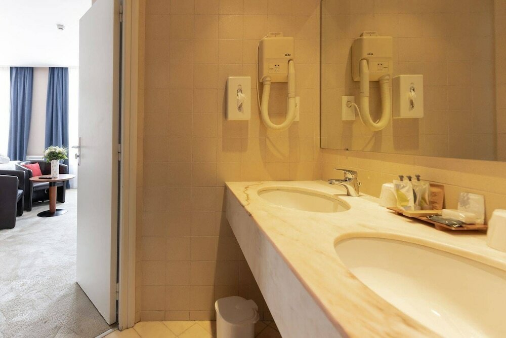 Фото Hôtel Le Yachtman, The Originals Collection