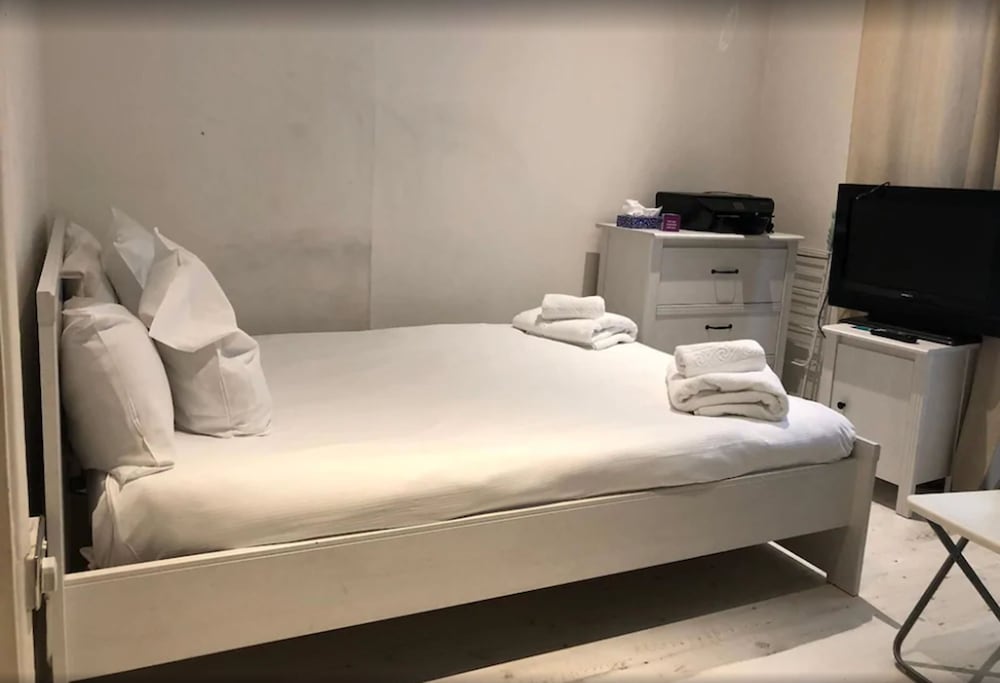 Фото Cosy Studio Flat in Central London