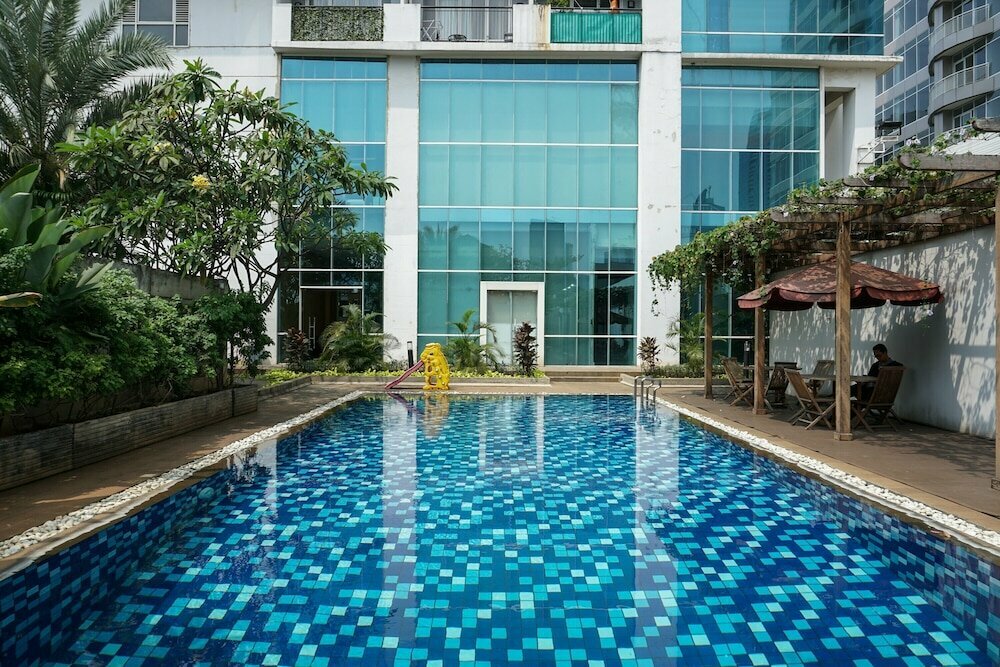 Hotel Homey and Warm 3br Apartment at Ambassade Residences, Jakarta, photo