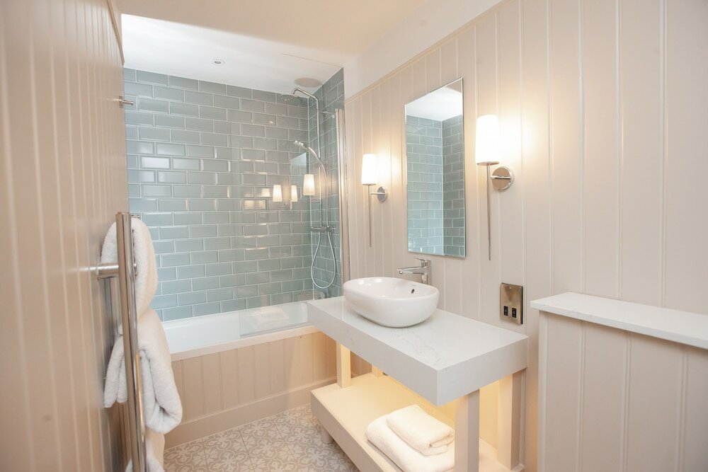 Фото The Lion at Malpas