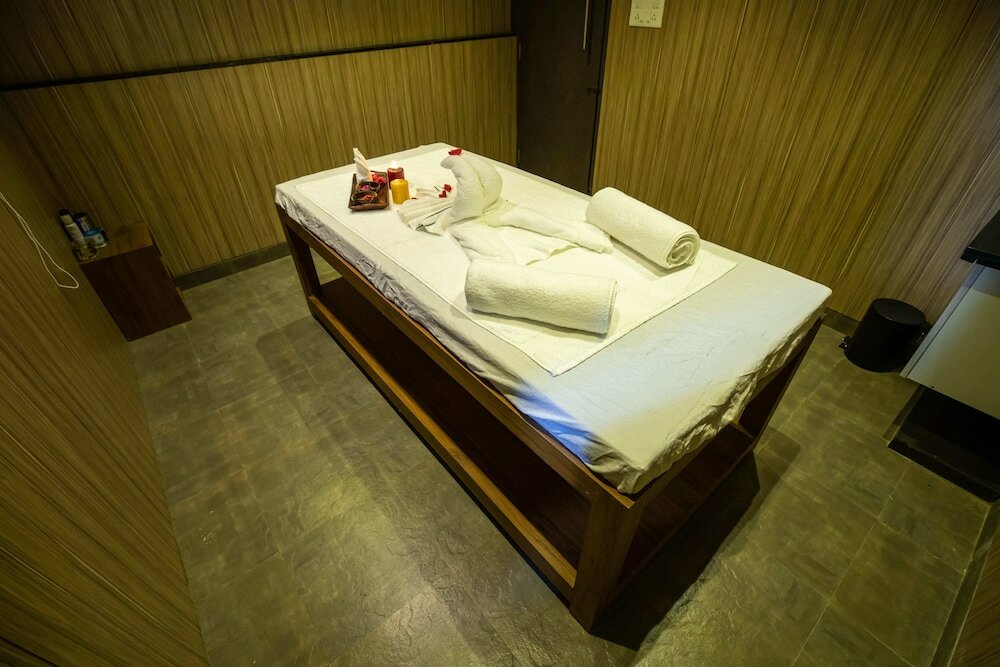 Фото Grand Seasons - The Business Hotel