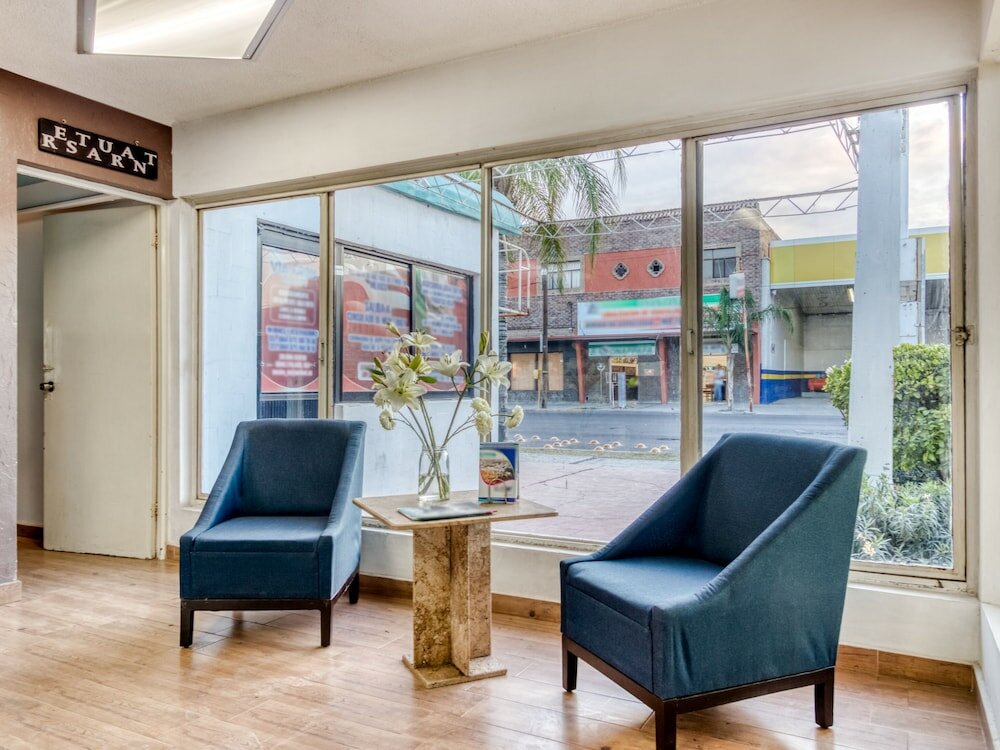 Фото Capital O Hotel La Siesta, Gómez Palacio