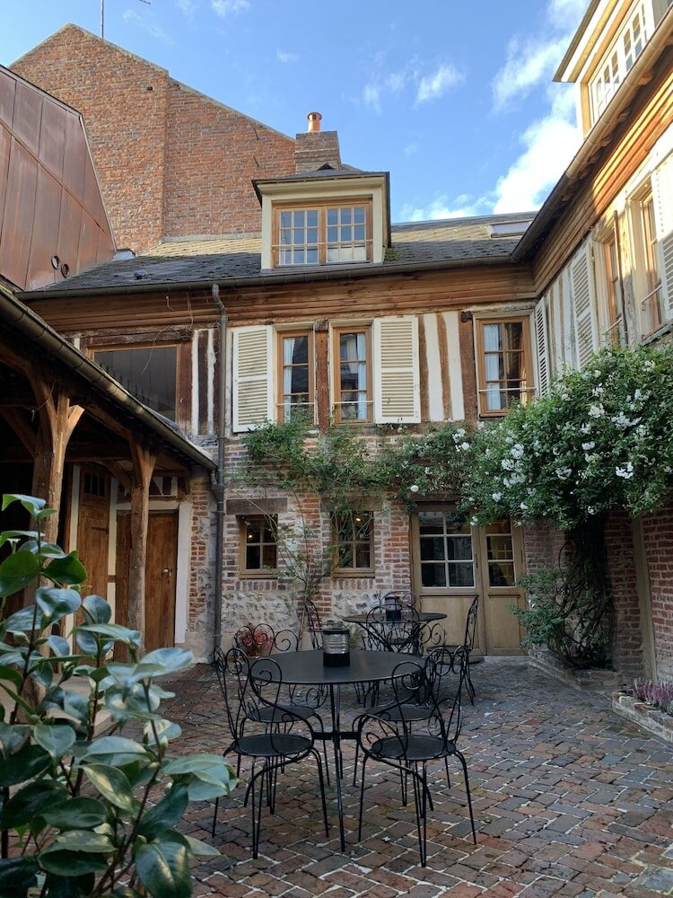 Фото L'école des Demoiselles