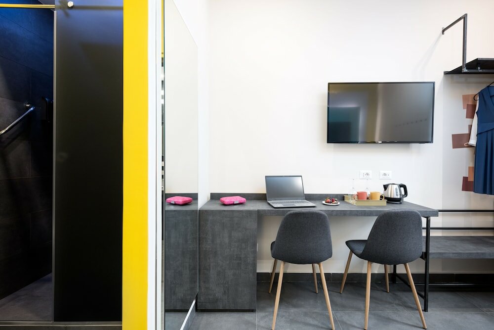 Фото Circle In The Square