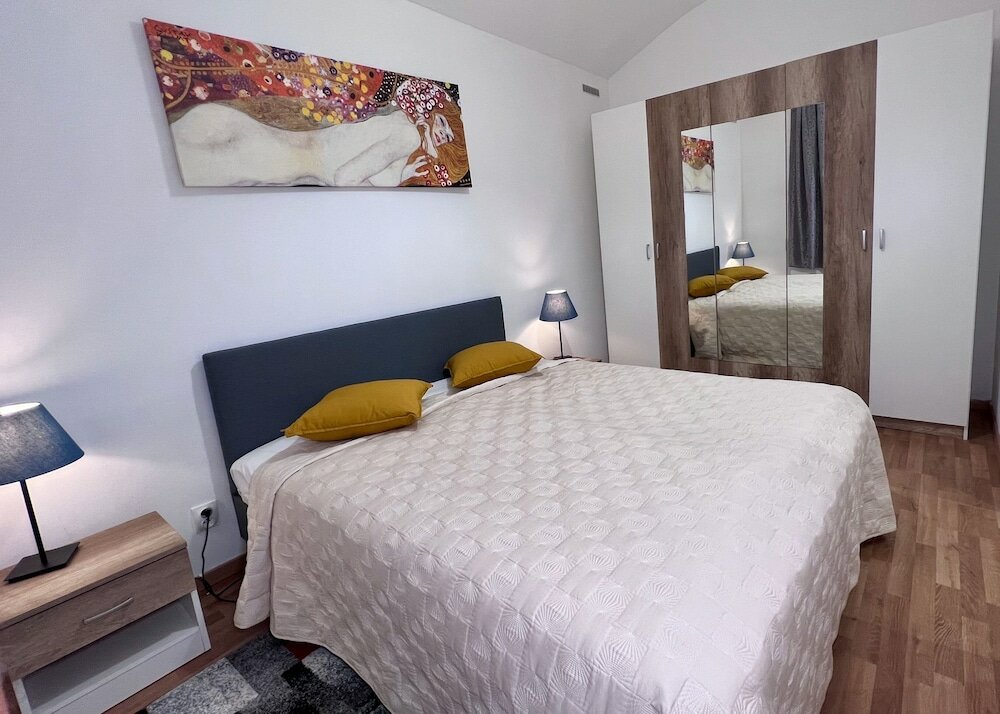 Фото Ground Floor Apartment