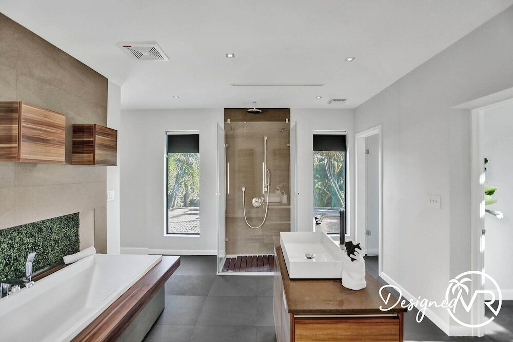 Фото Stunning 5 Br with Heated Pool & Gaming