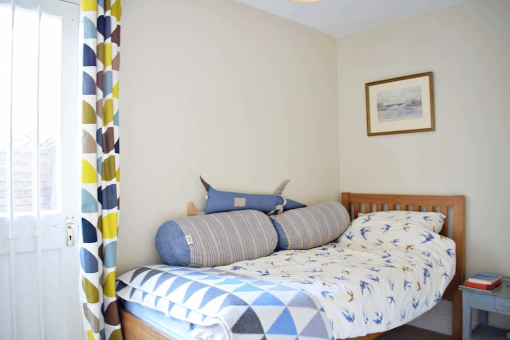 Фото Charming 2 Bedroom Home 3 Near Arsenal Station