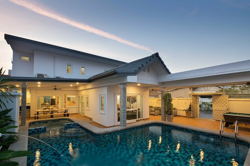 Hotel Luxury Pool Villa 6br, Pattaya, photo