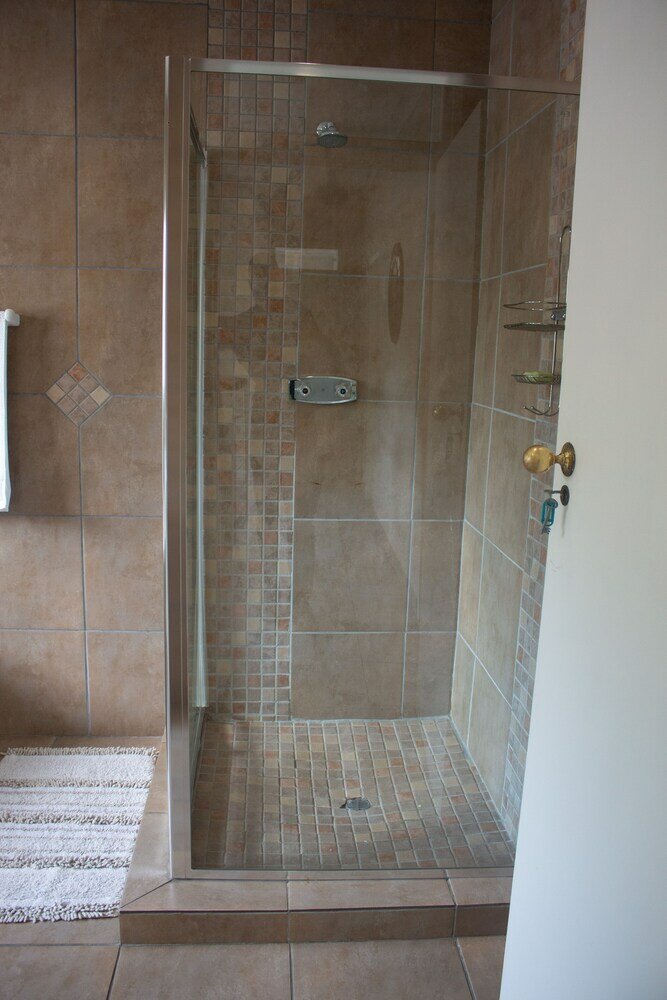 Фото Alicats Place Executive Lodge & Conference