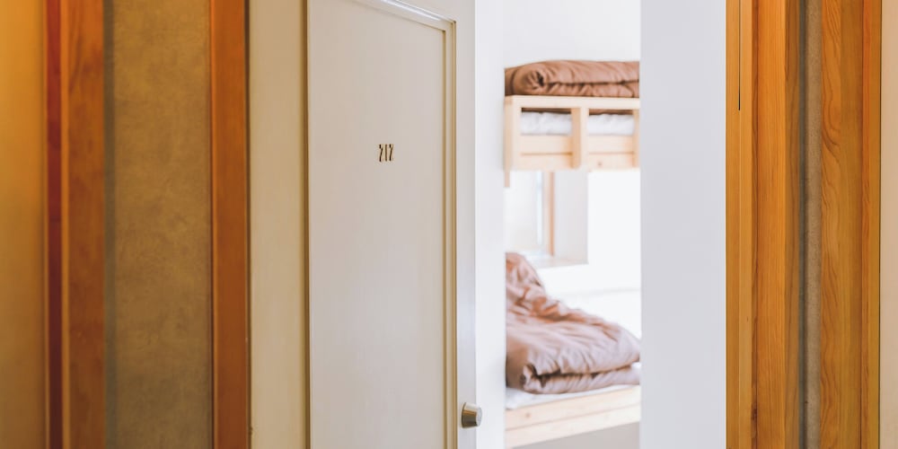 Фото Iza Kamakura Guest House & Bar