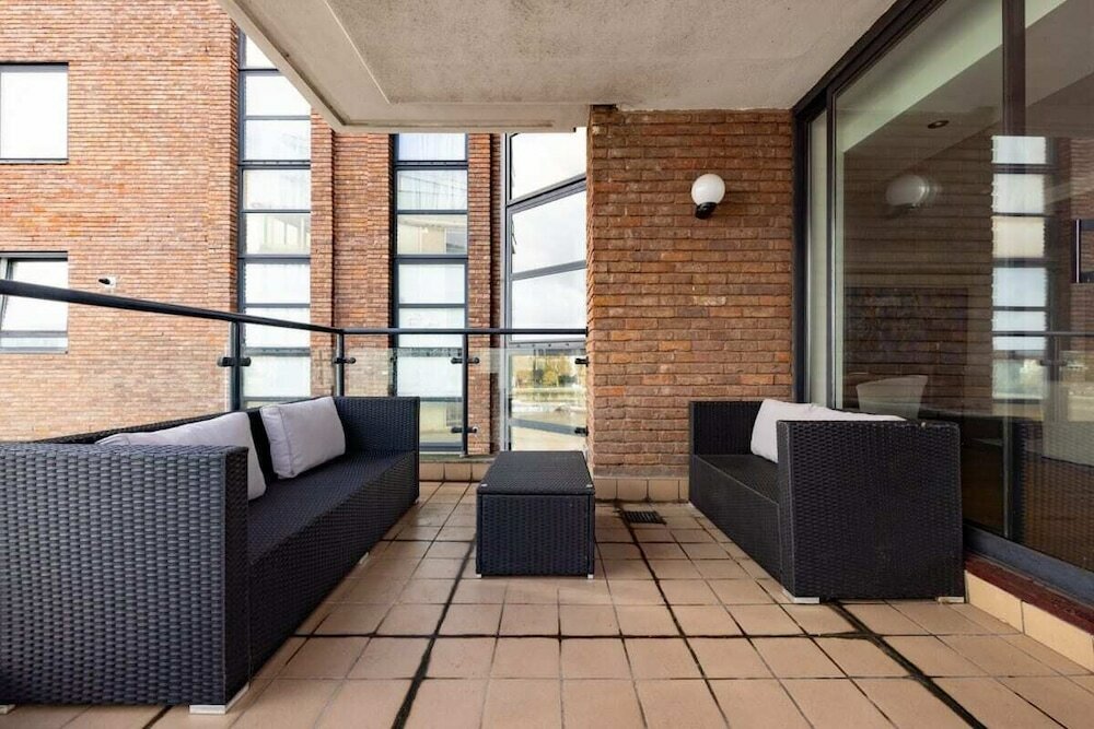 Фото The River Thames View - Stunning 2bdr Flat With Study Room + Balcony