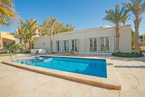 Гостиница Chic 4-Bedroom White Villa for Rent in El Gouna Egypt в Эль-Гуне