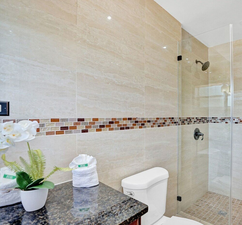 Фото Beautiful 4 Br with Private Heated Pool