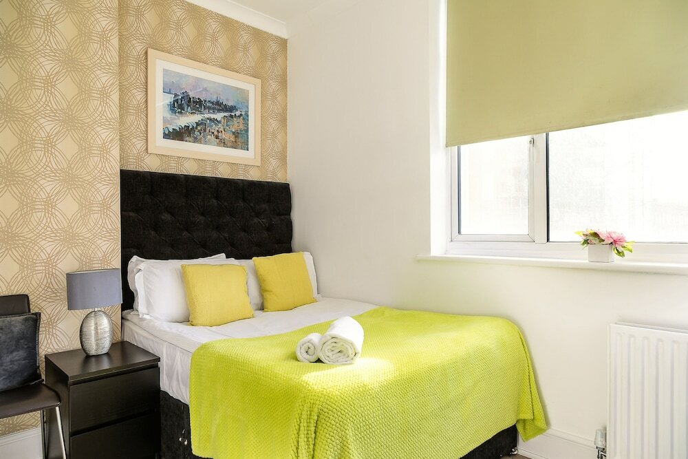 Фото Edgware Road Apartments