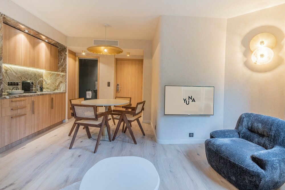 Фото Yuna Porte Maillot