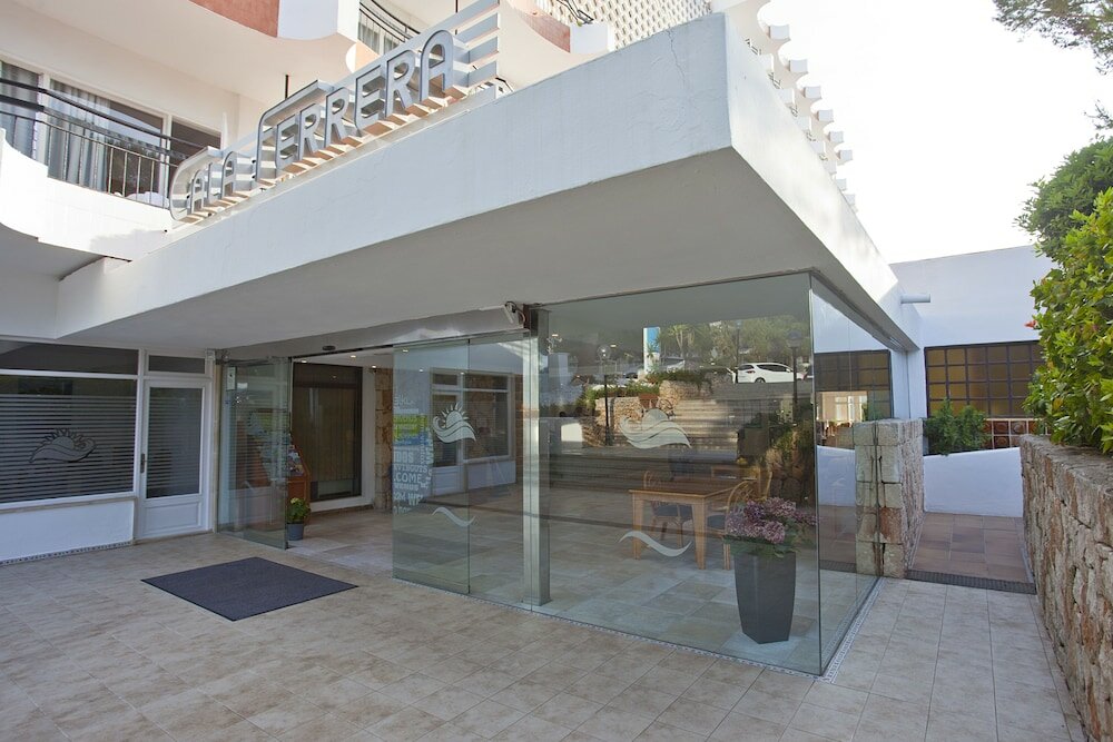 Фото Hotel Cabot Cala Ferrera