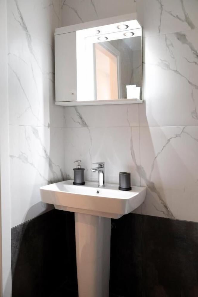 Фото Black Onyx Comfort Suites