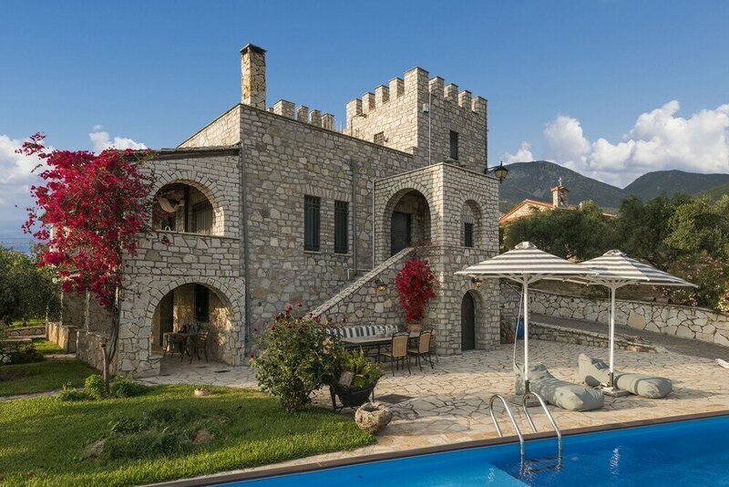 Гостиница Majestic Chateau - Spectacular Seascapes & Pool