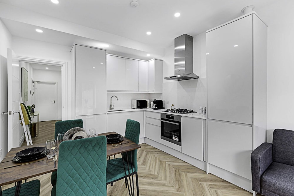 Фото Beautiful 3 Bed Abode in Hanwell