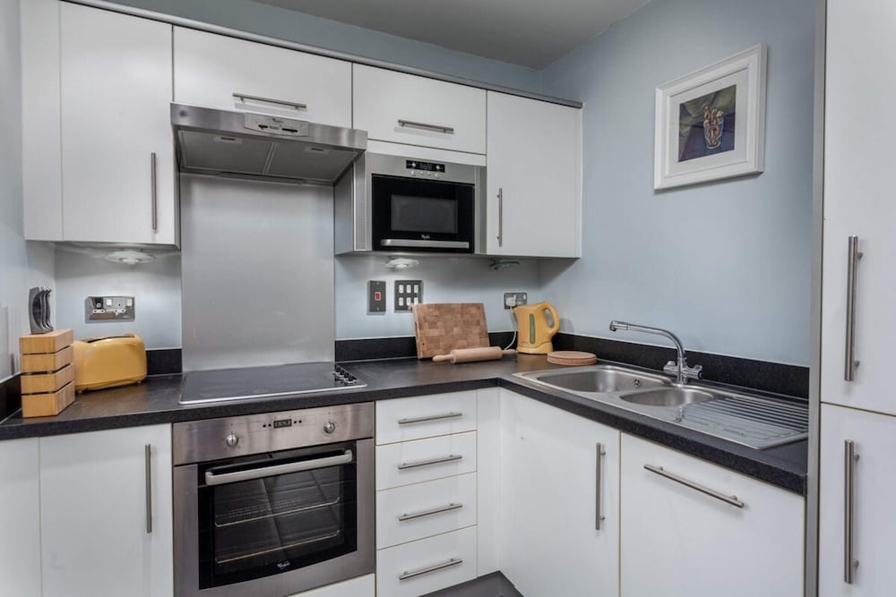 Фото Bright and Stylish Kennington Gem