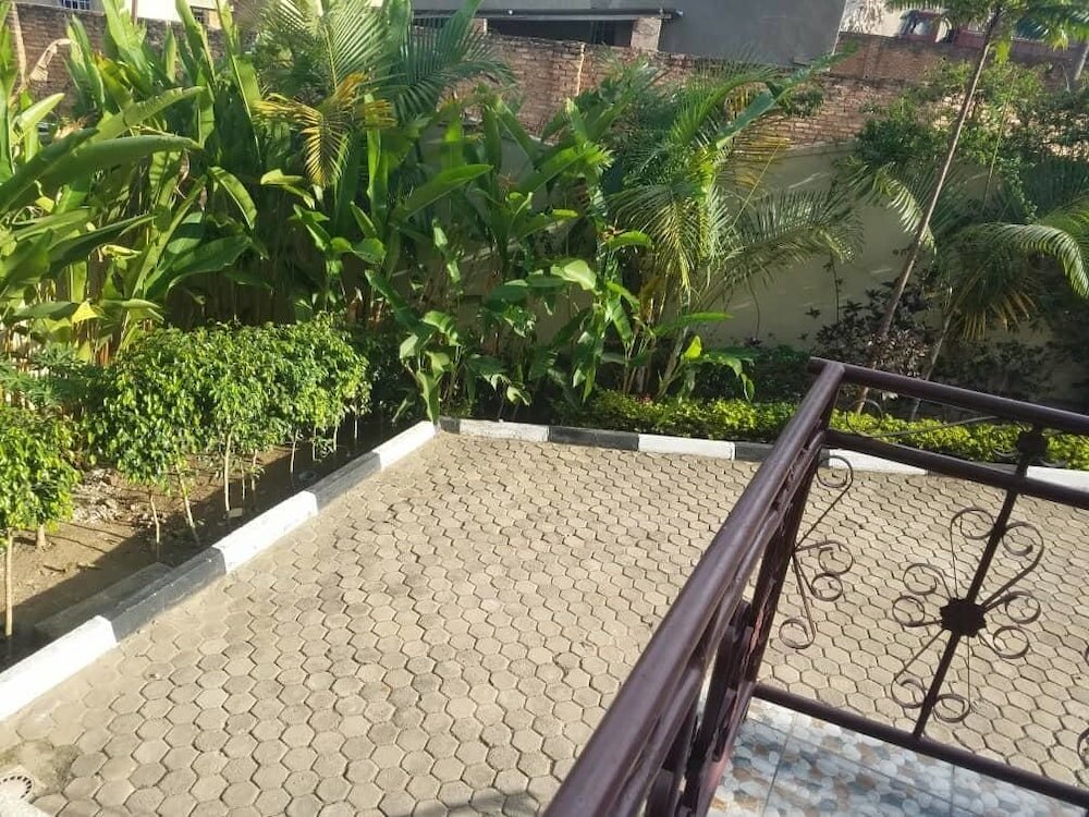 Фото Kingsmen Suites