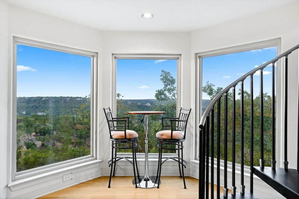 Фото Hillside Infinity Pool Retreat