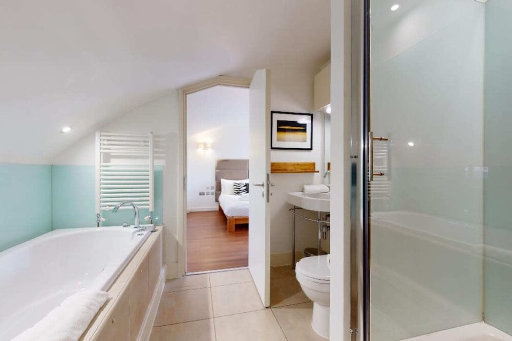 Фото Short let - Penthouse Apartment With West-facing Terrace