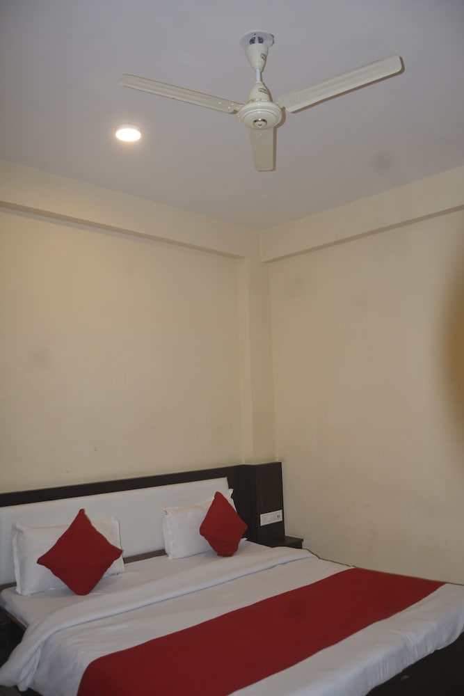 Фото Dhar-Mandav Road