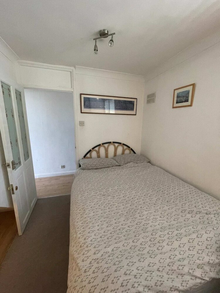 Фото Trendy 2bd Flat - 6 Minutes to Wimbledon