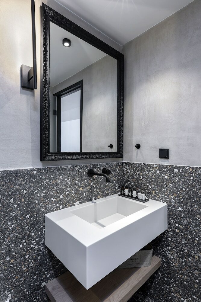 Фото The Athenians Art Apartments