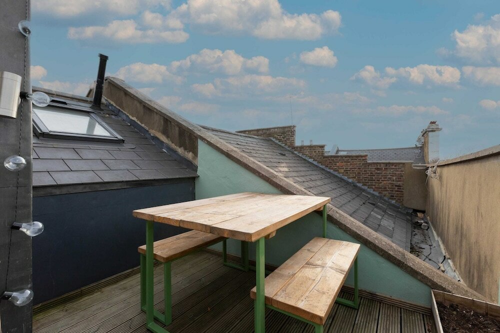 Фото Spacious 3 Bedroom in Notting Hill With Balcony