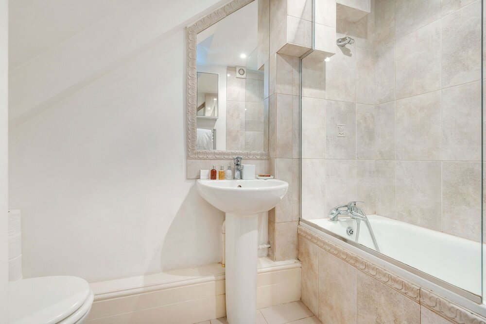 Фото Colourful West Kensington Home Close to Earls Court