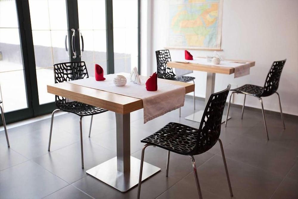 Фото Отель Liqeni Tirana