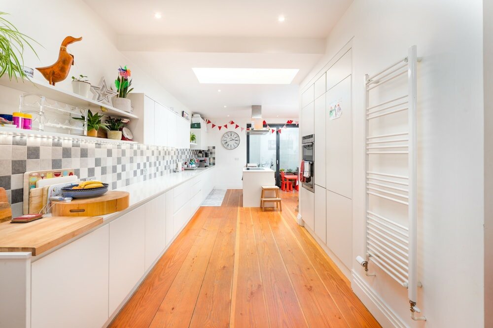 Фото Delightful Family Home With Garden in Balham by Underthedoormat