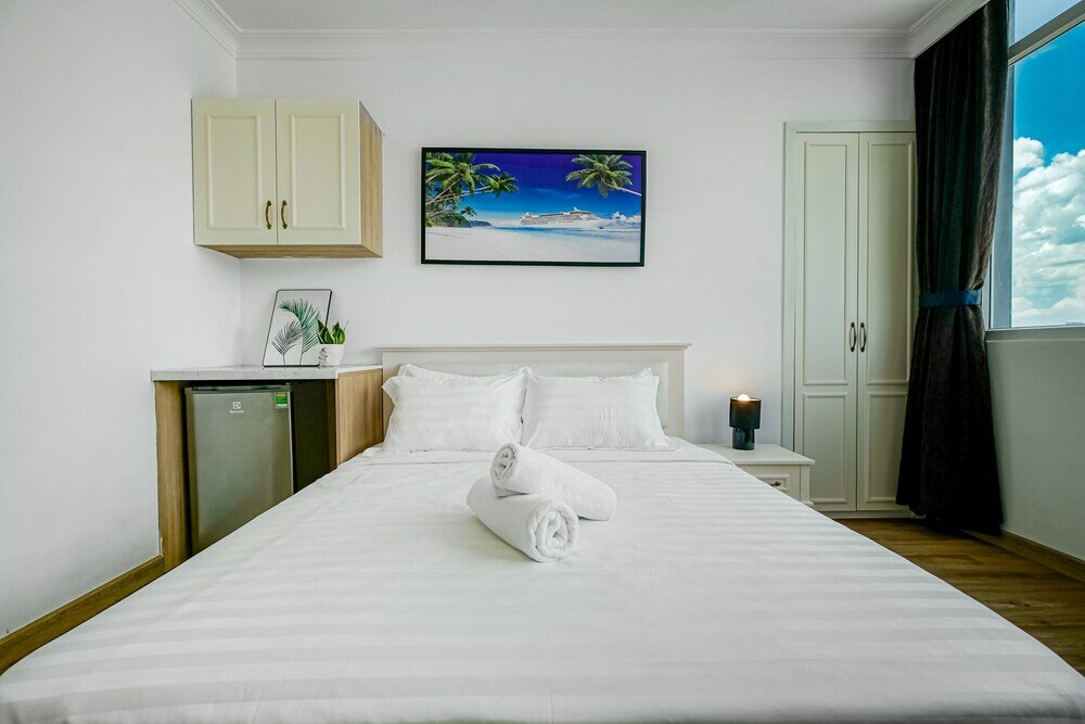 Фото City by night Ben Thanh Apartments