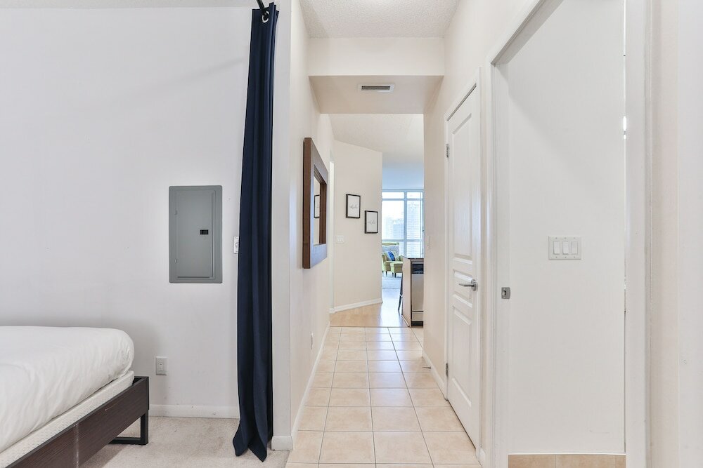 Фото Vibrant Urban Condo 2Bed 2Bath