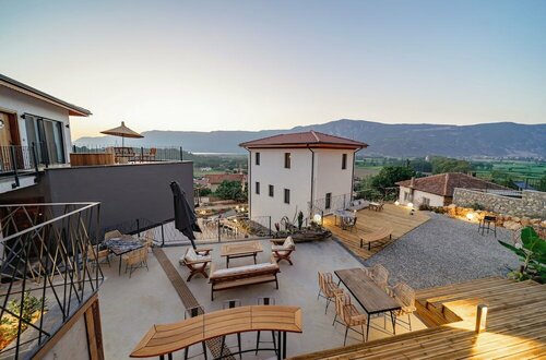Гостиница Kikonia Art & Suites в Ментеше