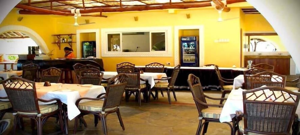 Фото HillPark Hotel - Tiwi Beach