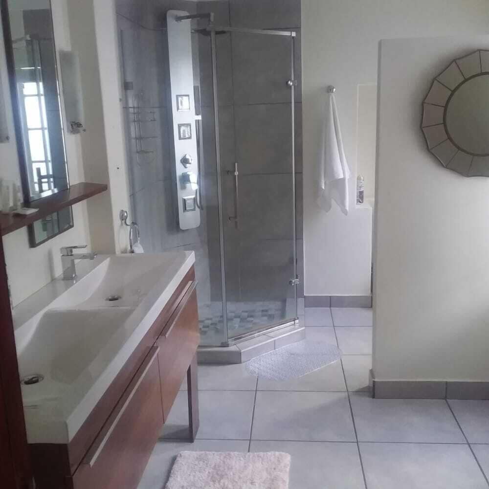 Фото Alicats Place Executive Lodge & Conference