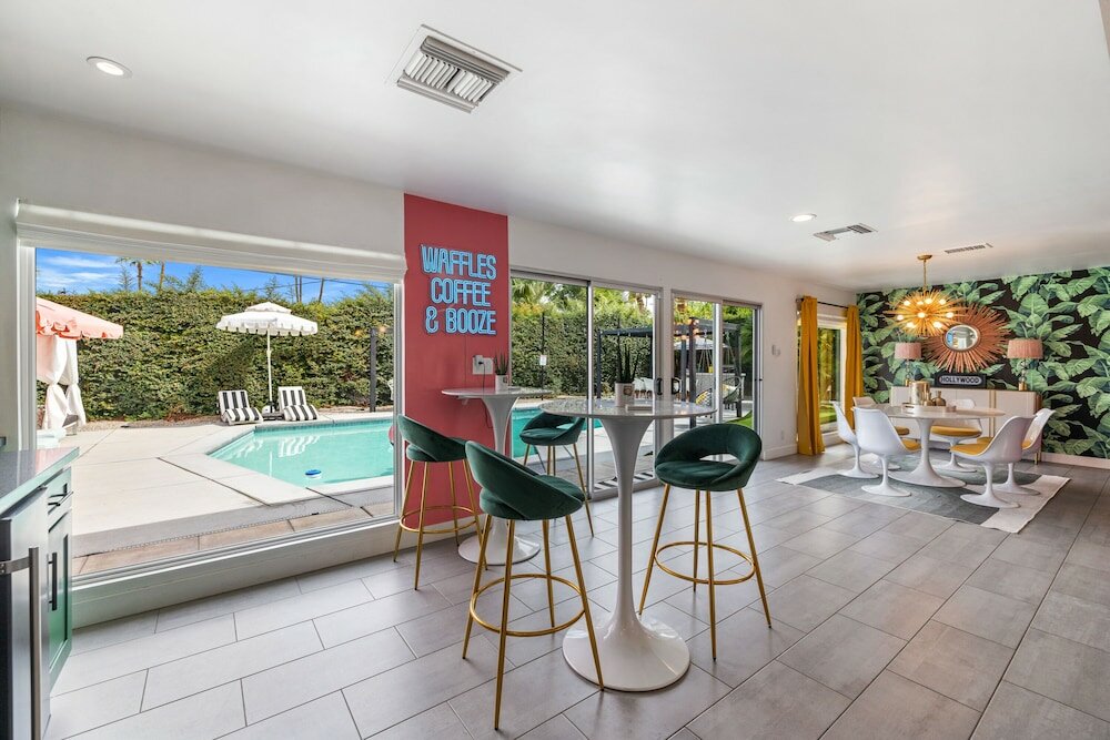 Фото The Blush & Beverly